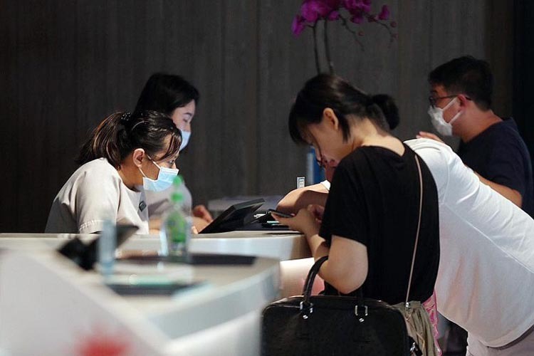 Khách sạn ảnh hưởng bởi COVID-19 như thế nào? dung-day-sau-con-bao