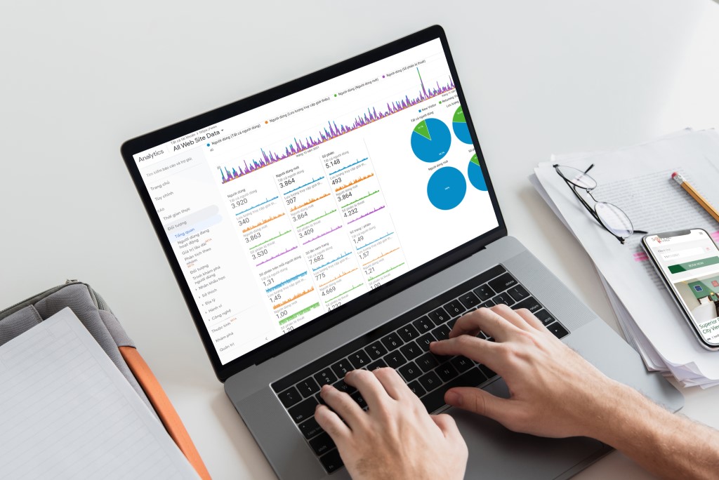 Google Analytics nếu được sử dụng và khai thác tốt, đó sẽ là mỏ vàng của khách sạn. moi-quan-he-giua-cong-nghe-va-doanh-thu-khach-san