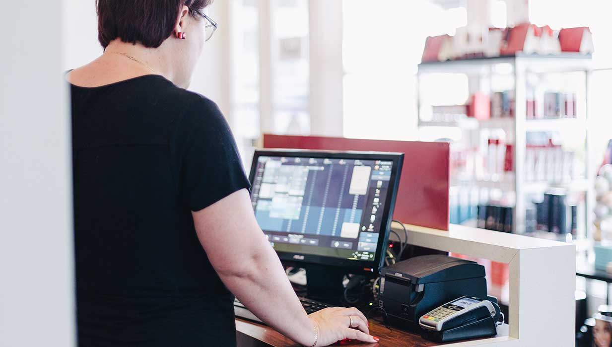 Phần mềm quản lý Spa đang dần phổ biến và được nhiều tiệm Spa sử dụng để hỗ trợ vận hành. tiet-lo-nhung-lam-tuong-pho-bien-ve-phan-mem-quan-ly-spa