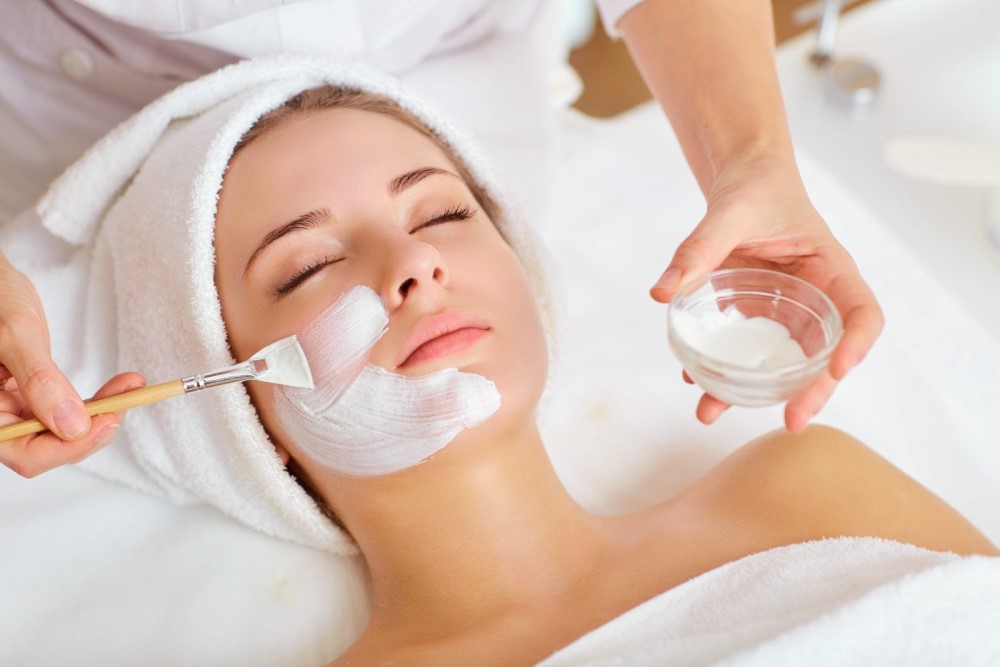 Trải nghiệm khách hàng tiệm Spa là bao gồm tất cả những gì tiệm làm từ khi khách hàng đặt lịch hẹn cho đến lúc họ rời khỏi tiệm của bạn. trai-nghiem-khach-hang-spa-la-gi-tam-quan-trong-va-cach-cai-thiem